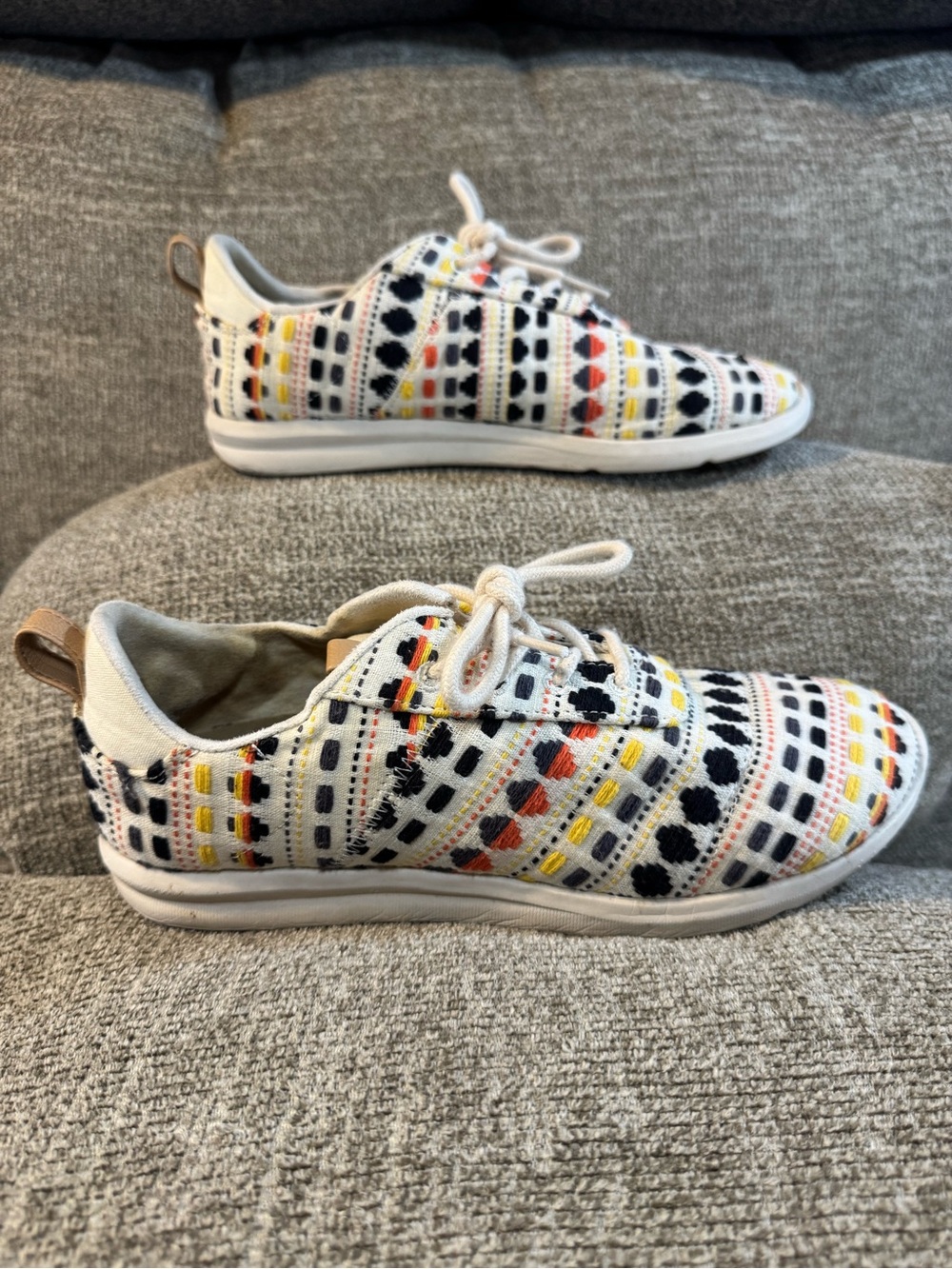 TOMS Women's Cabrillo Sneakers XF100503122-40 Size 8